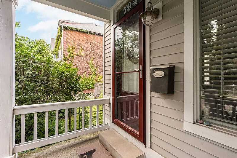 2 bed, 2.0 bath, 1008 sqft, $2,300 — Photo 2