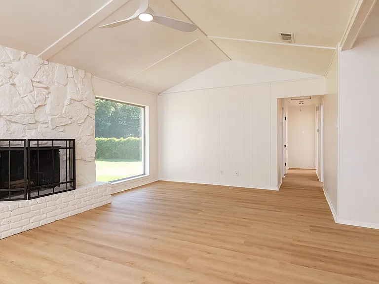 2212 Ridge Ln — Photo 4