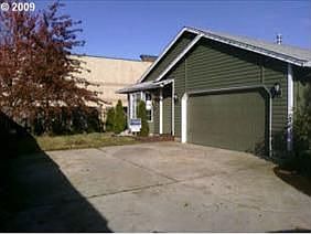 1st image of 810 SE 74th Ave