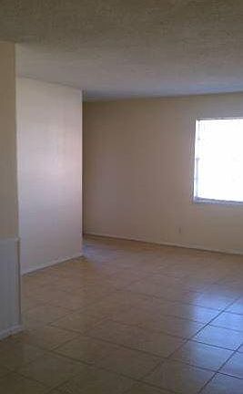 3rd image of 3904 Englewood Cir