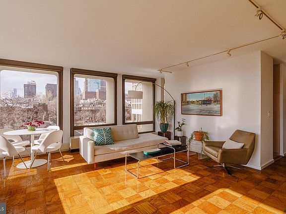 4th image of 220 Locust St #2GS