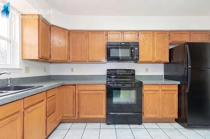 504 S Stephanie Loop — Photo 3