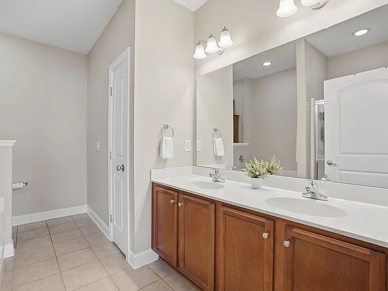 211 Louisville Dr — Photo 21