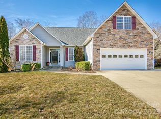 256 Walnut Crest Rd, Fletcher, NC 28732