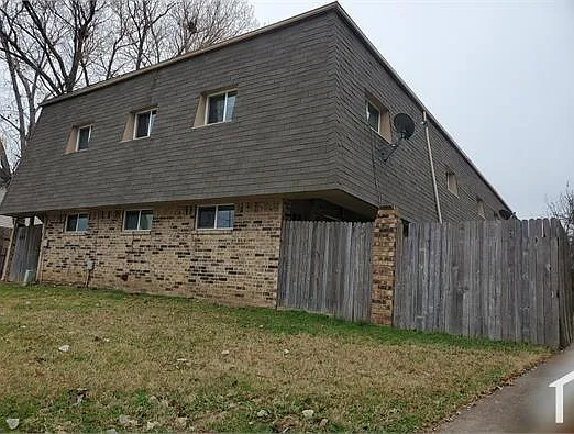 2 bed, 1220 sqft, $1,700 — Photo 2