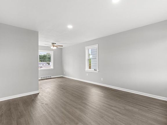 3rd image of 728-30 S Leonard St