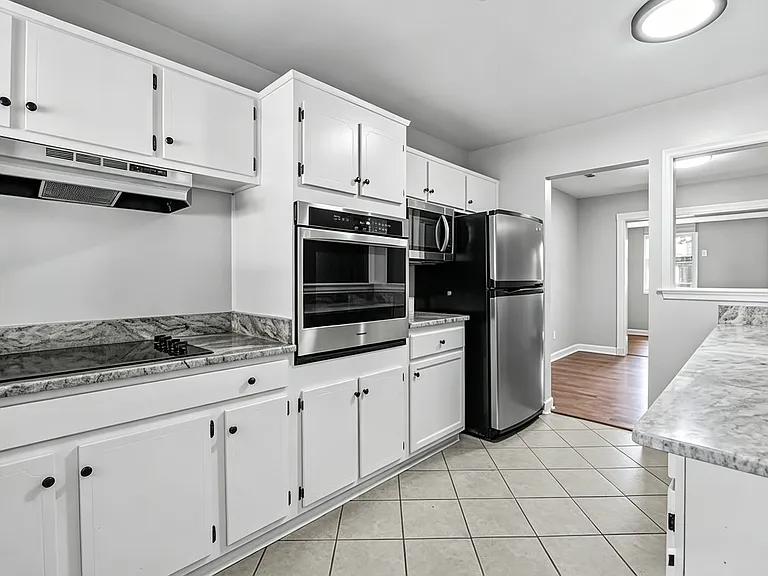 210 E Chickasaw Rd — Photo 4