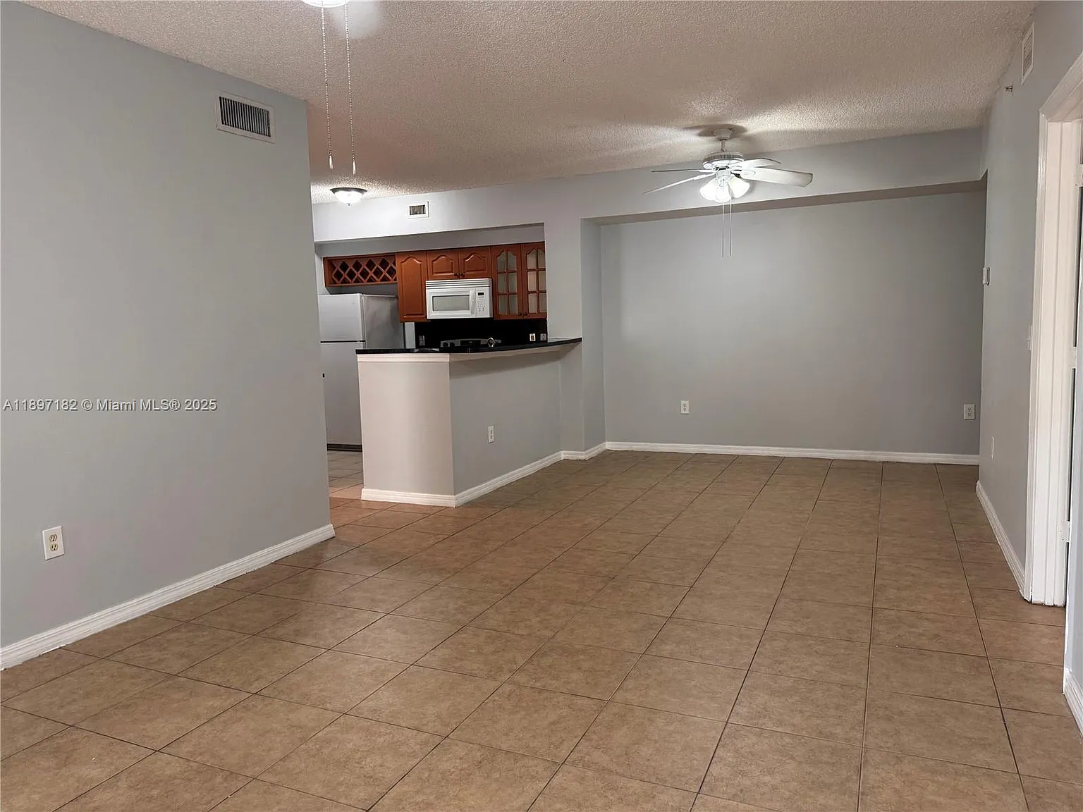 3 bed, 1459 sqft, $2,500 — Photo 3