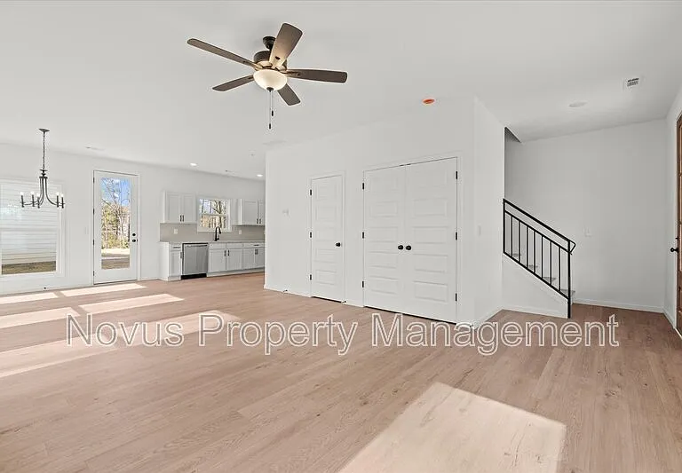97 Carroll Cir — Photo 4