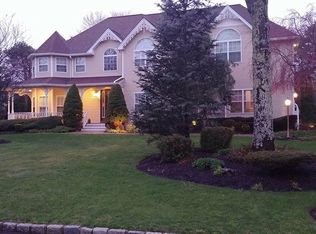 12 Cheryl Dr, Shoreham, NY 11786