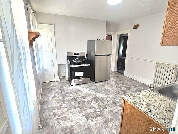 2nd image of 181 Bond St Unit 2