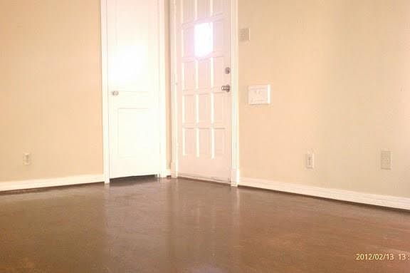 3rd image of 7523 Lovett Ave