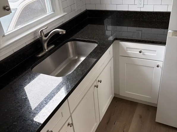 78 Royal Oak Dr, Waterbury, CT 06708