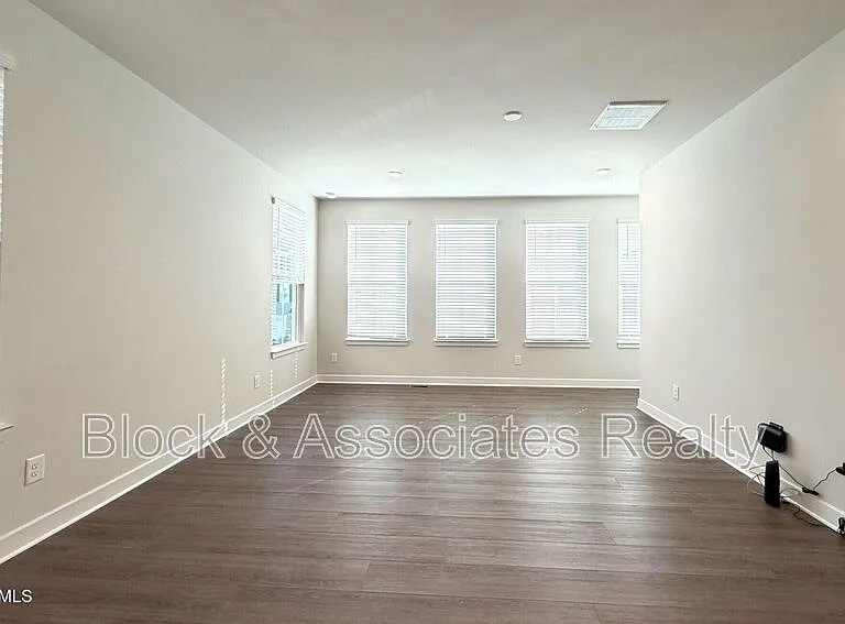 1362 Chowan Ave — Photo 8
