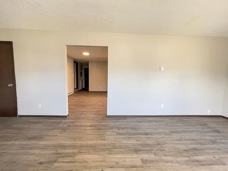 East Memorial Apartments — Photo 57