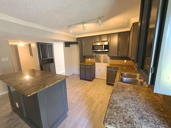 4th image of 15530 Mira Monte Dr