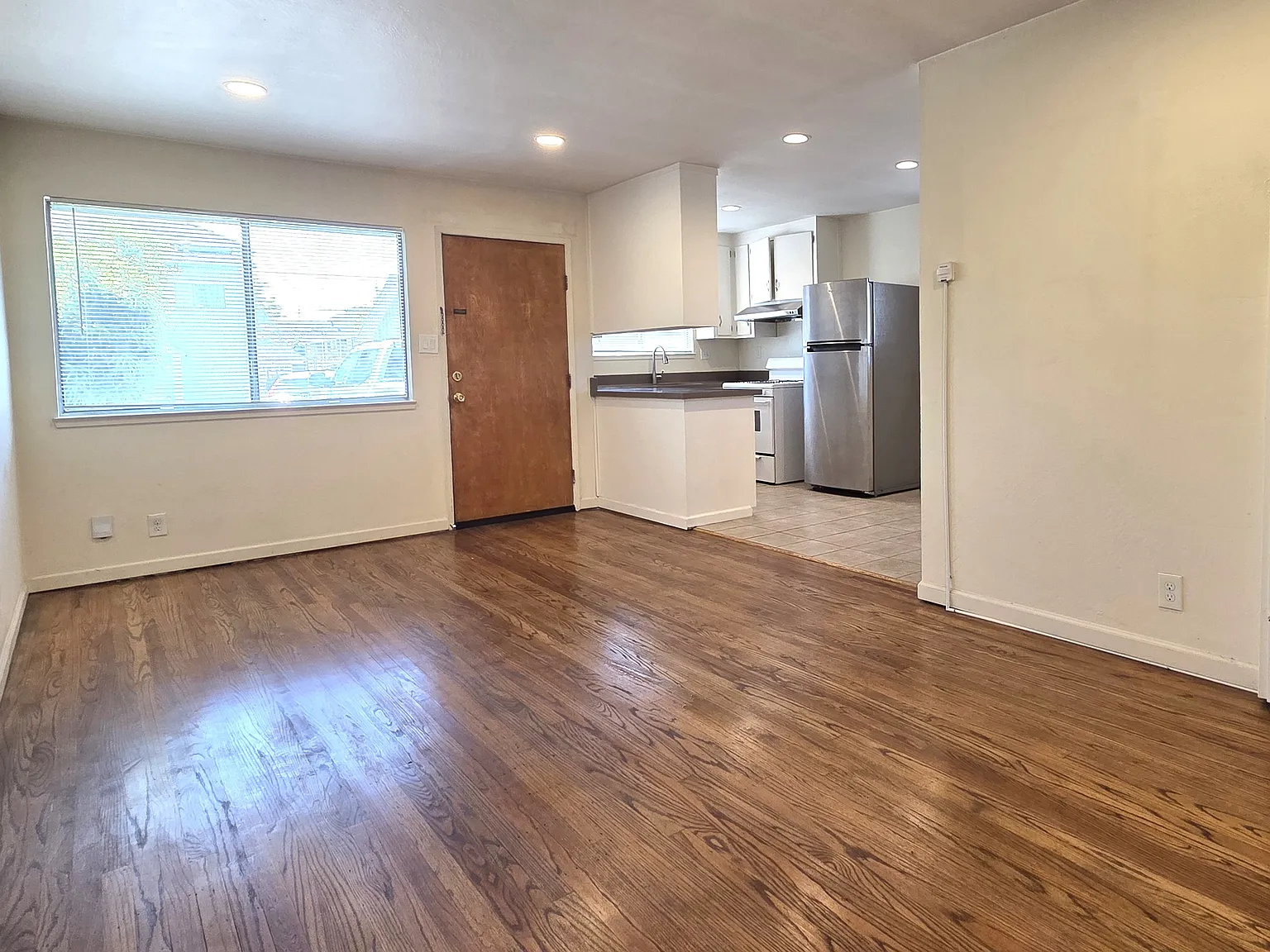 2 bed, 950 sqft, $2,750 — Photo 3