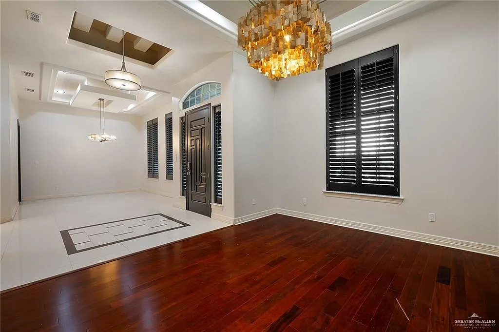 4 bed, 3.5 bath, 3437 sqft, $4,000 — Photo 3