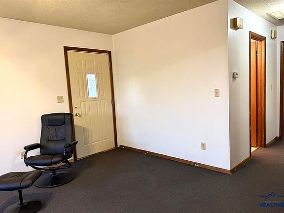 3rd image of 2330 Lincoln Ave