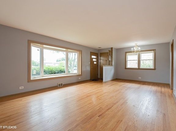 3rd image of 5131 W Howard St