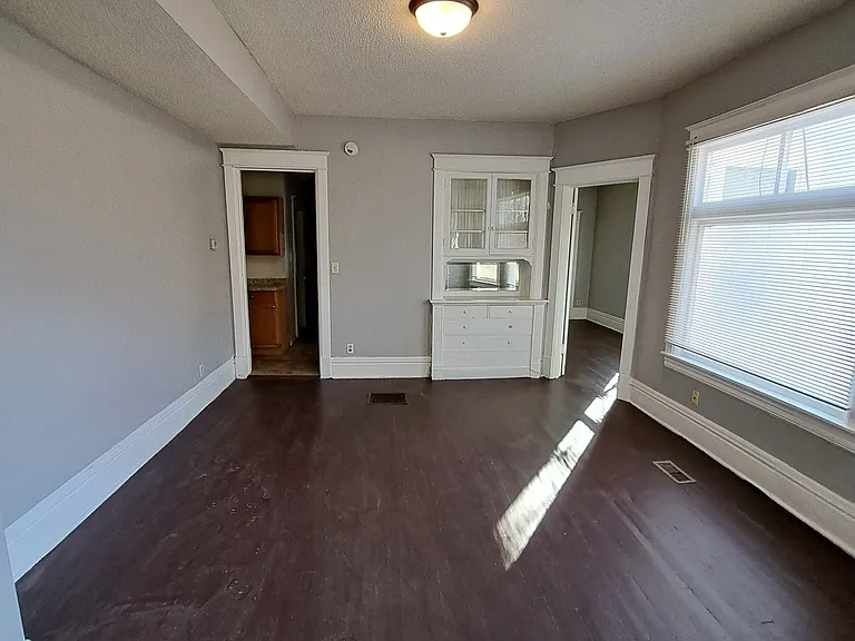 90 Winifred St W — Photo 34