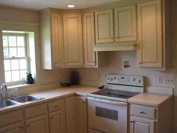 Custom Home Depot designed kitchen, recessed lighting, glasstop stove