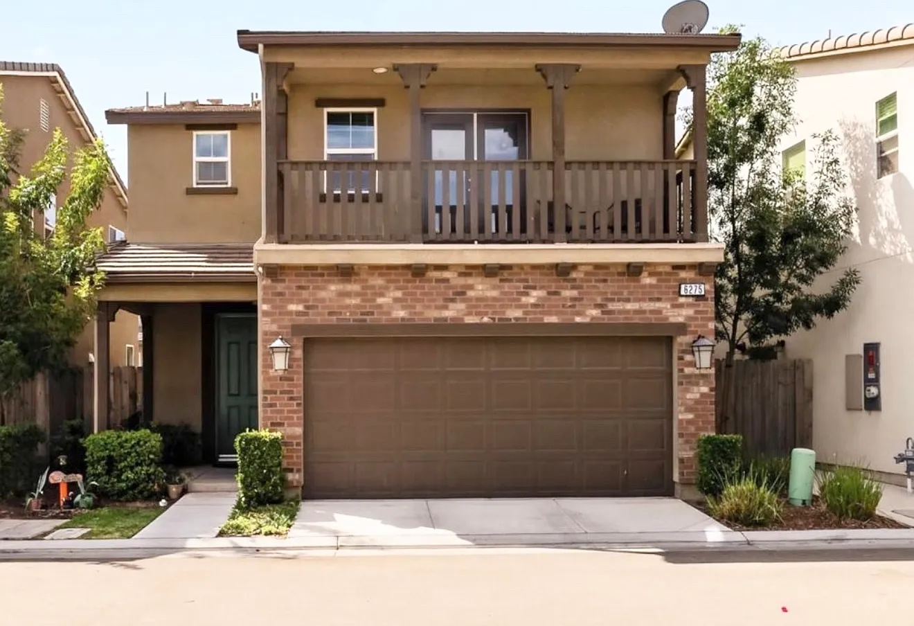 E Overlook Way, Fresno — Photo 1