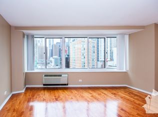 209 E Ohio St, Chicago, IL 60611