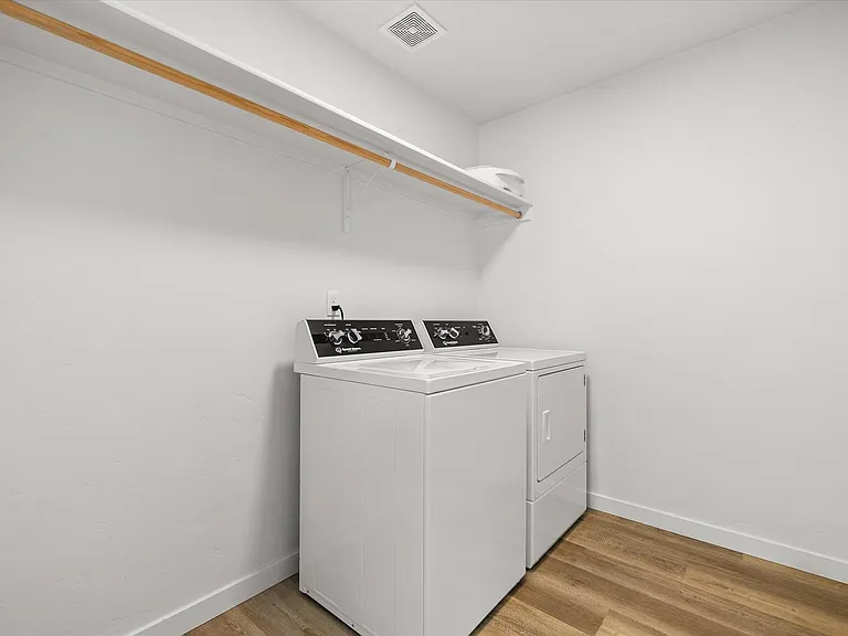 655 N Sevenoaks Ave — Photo 27