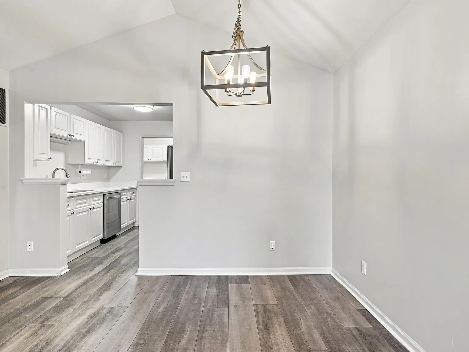 2 bed, 1142 sqft, $1,950 — Photo 4