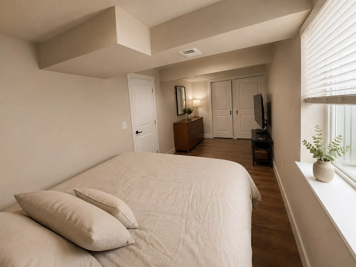 4 bed, 1144 sqft, $2,900 — Photo 3
