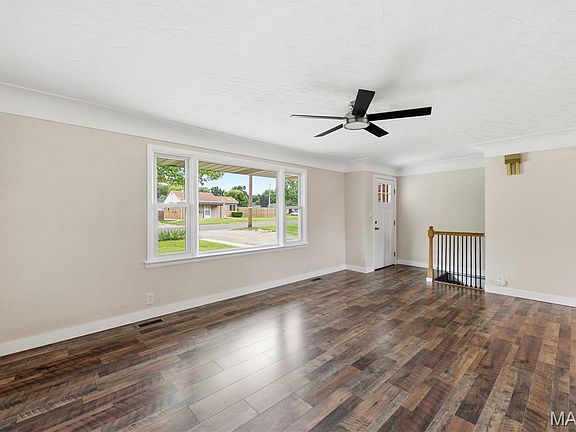 5th image of 112 Midway Ave
