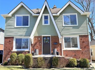 550 Pinecrest Dr, Ferndale, MI 48220