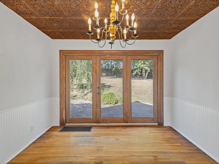 1377 Collinsdale Ave — Photo 6