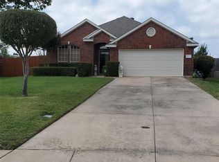 317 Wallford Ln, Lake Dallas, TX 75065