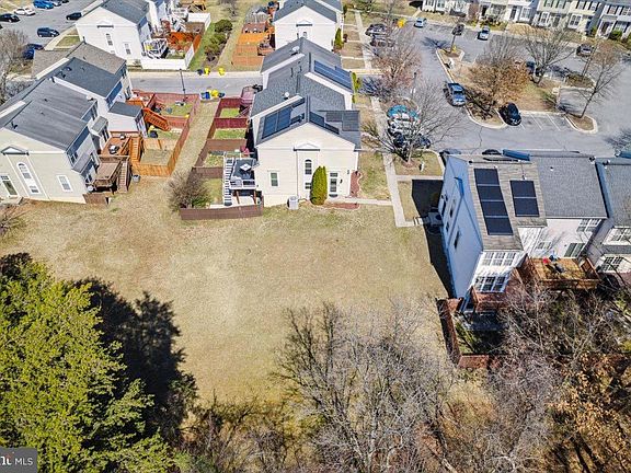3rd image of 262 Arcadia Shores Cir