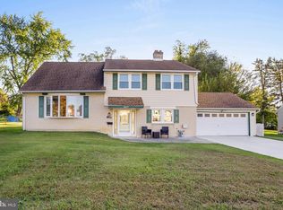 18 Cobblestone Ln, Aston, PA 19014