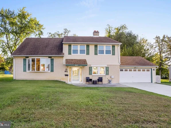 18 Cobblestone Ln, Aston, PA 19014