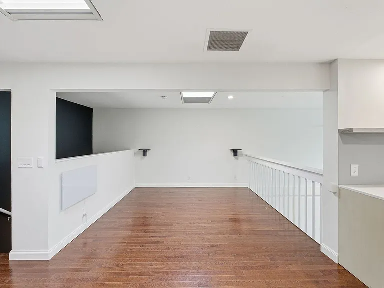 1004 9th Ave — Photo 11