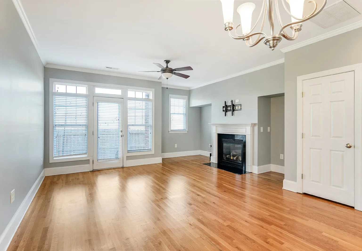 2 bed, 2.5 bath, 1400 sqft, $2,400 — Photo 4