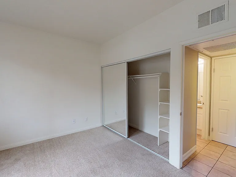 Emerald Pointe — Photo 10