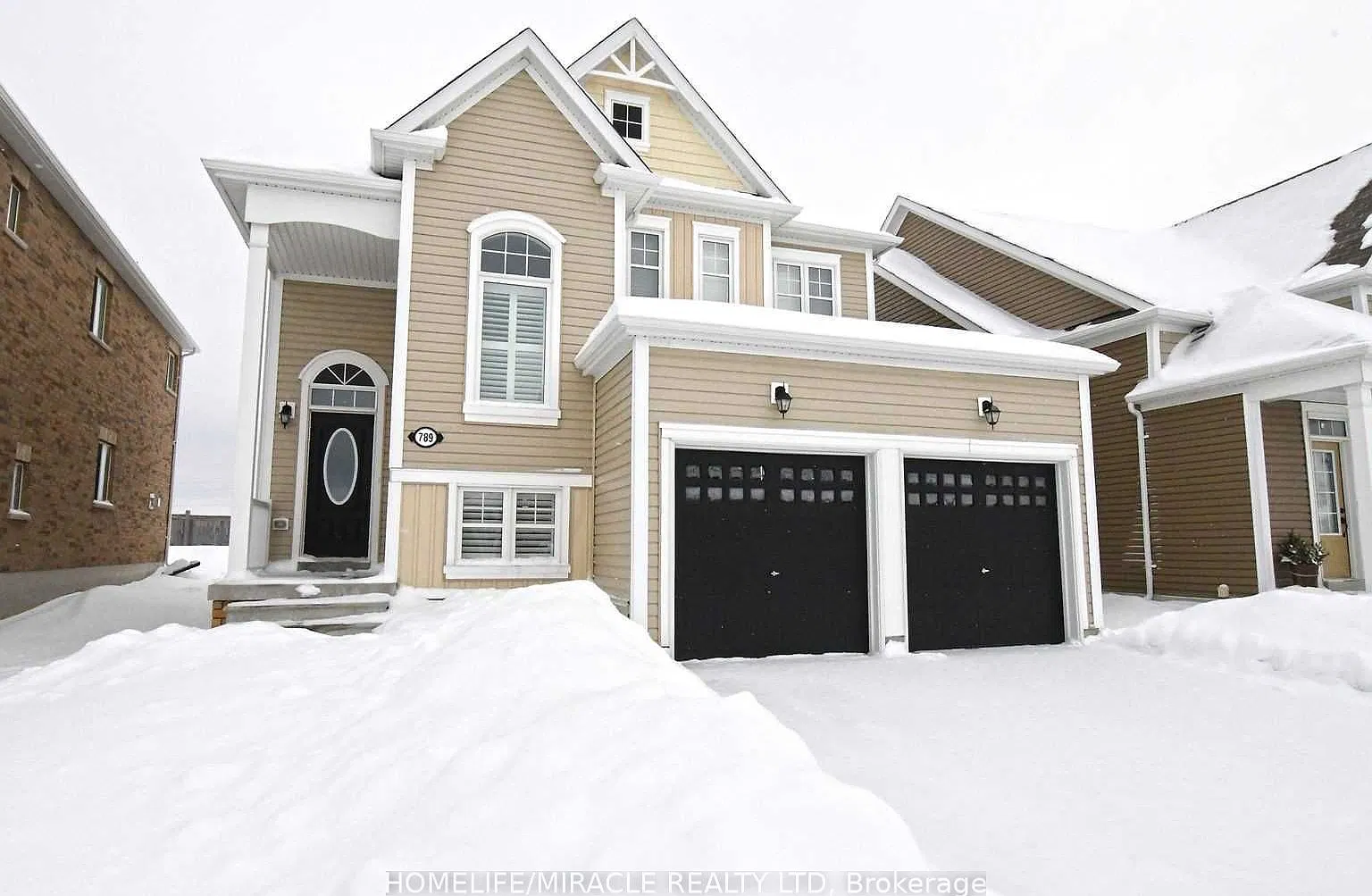 5 bed, $2,900 — Photo 1