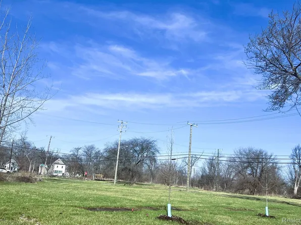 5361 Mitchell St, Detroit, MI 48211