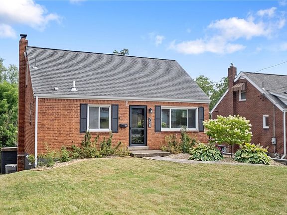 2nd image of 748 Edgewater Dr