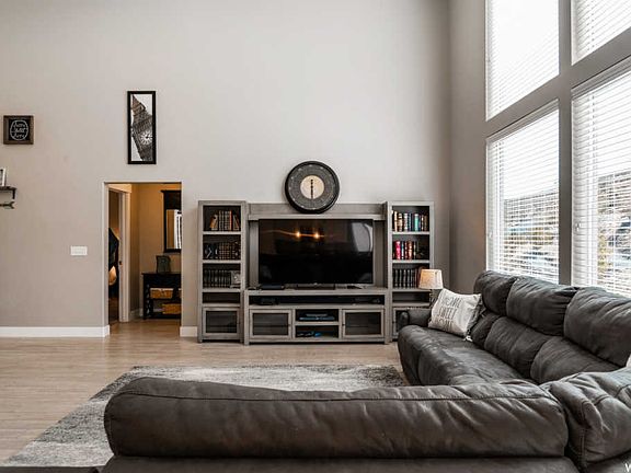 5th image of 177 W Parkside Dr