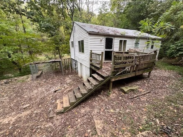 60 Red Oak Dr, Nitro, WV 25143