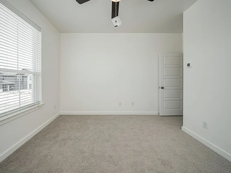 8434 Adelaide Dr — Photo 32