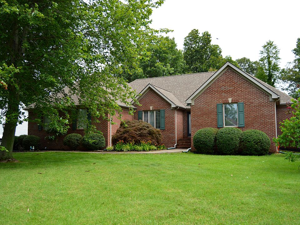 1st image of 225 Pinebrook Dr