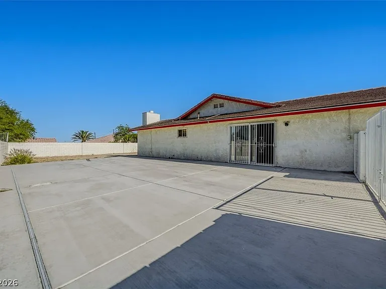 6760 W Oakey Blvd — Photo 41
