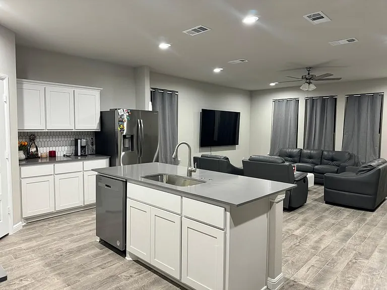 2300 Raleigh Point Dr — Photo 3